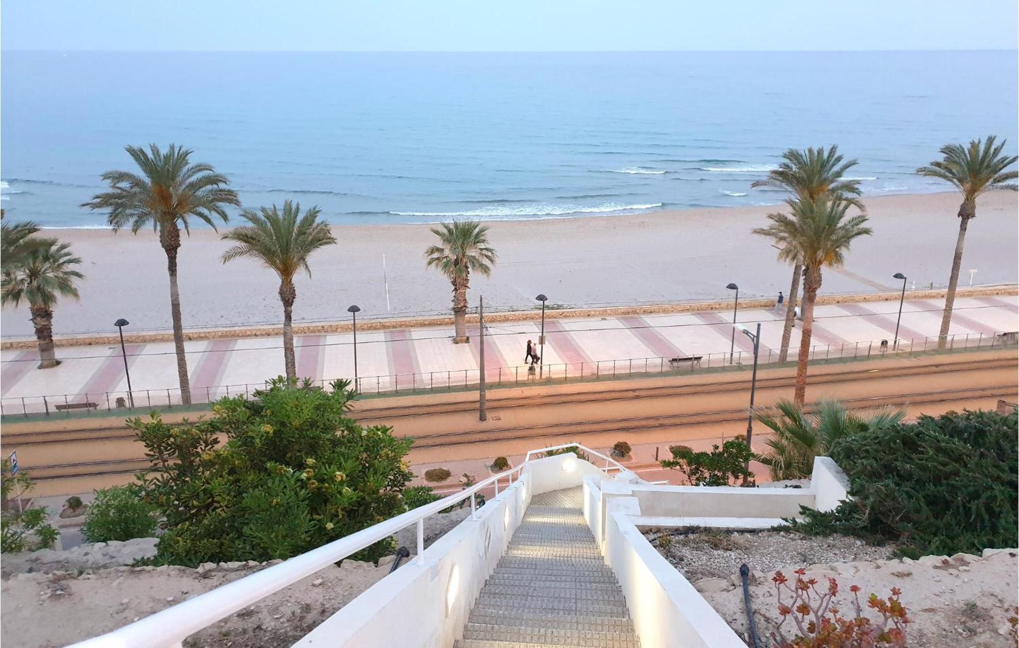 2 Bedroom Cozy Apartment In El Campello Luaran gambar